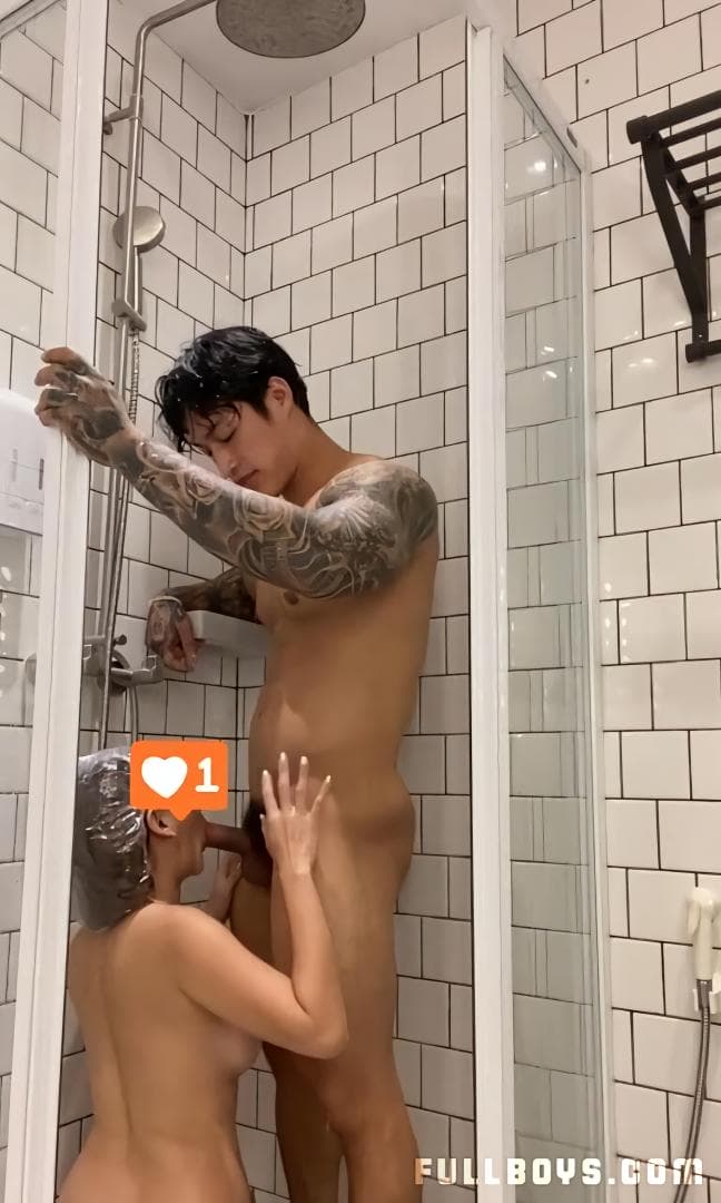 sex gay one1shot - blowjob in the bathroom
