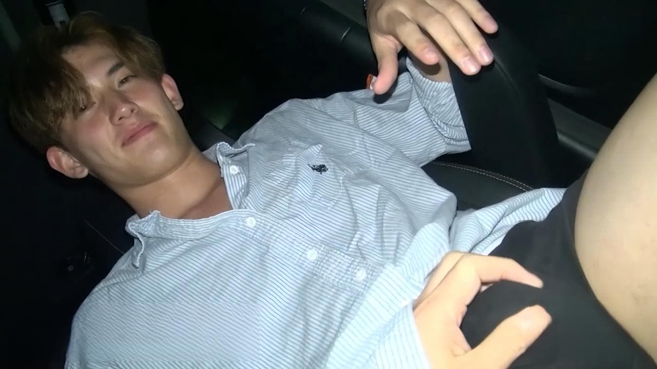  Gokumen - sucking handsome guys cock in the car