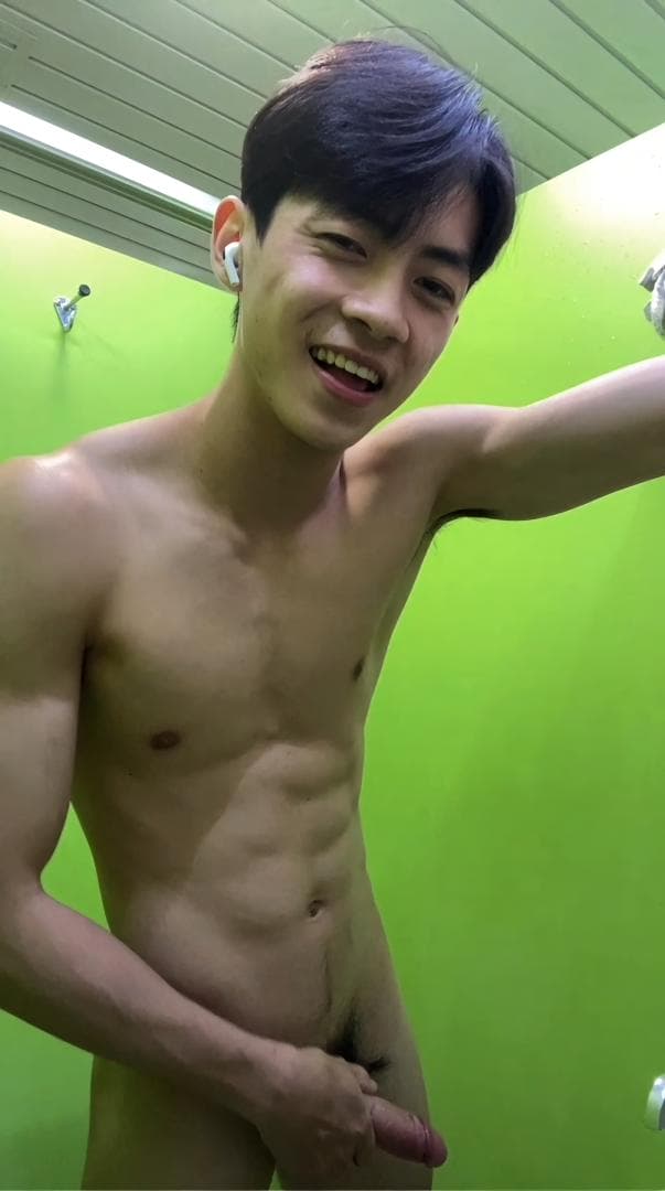  Handsome muscular Asian guy sex chat