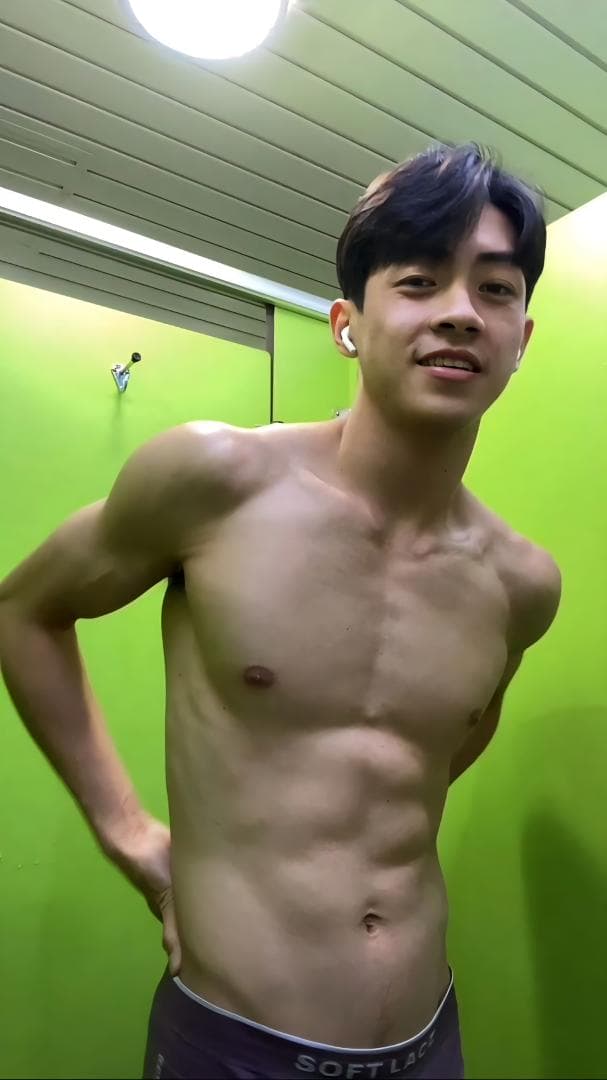 Sex Men Handsome muscular Asian guy sex chat