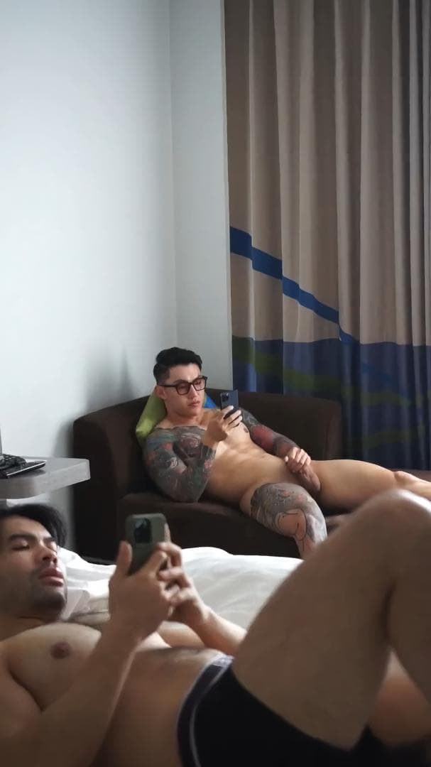 Sex Men Konglah sucks dick chiang_gogo
