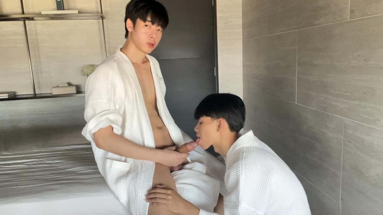 Gay Massage - Suck a handsome cock
