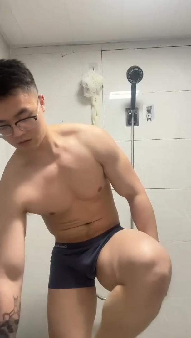 Sex Men Chinese muscular men and dildo toys