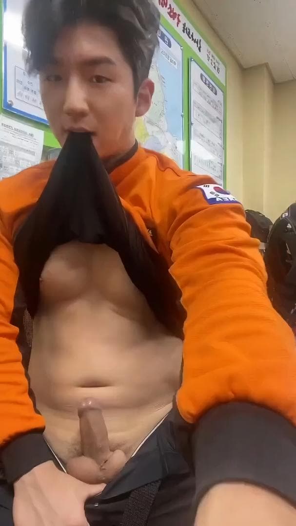 sex gay Handsome Korean Muscles - Masturbate Outdoors
