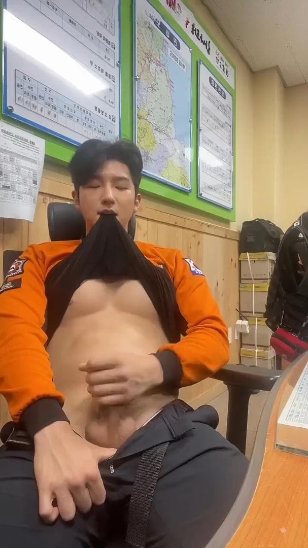Sex Men Handsome Korean Muscles - Masturbate Outdoors