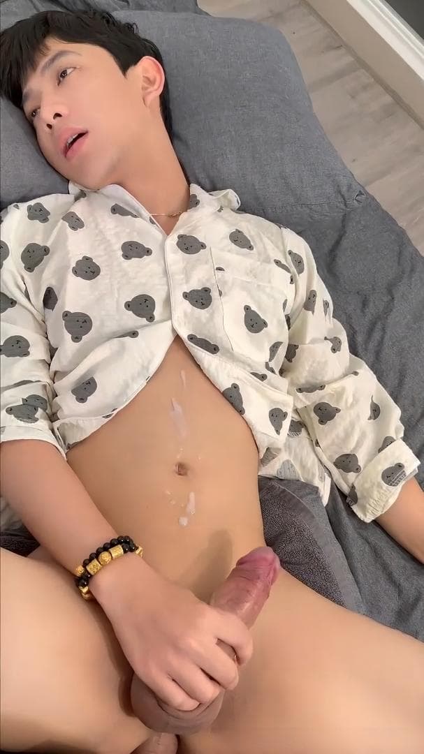 porn gay Thetsiam Fucks SEVEN