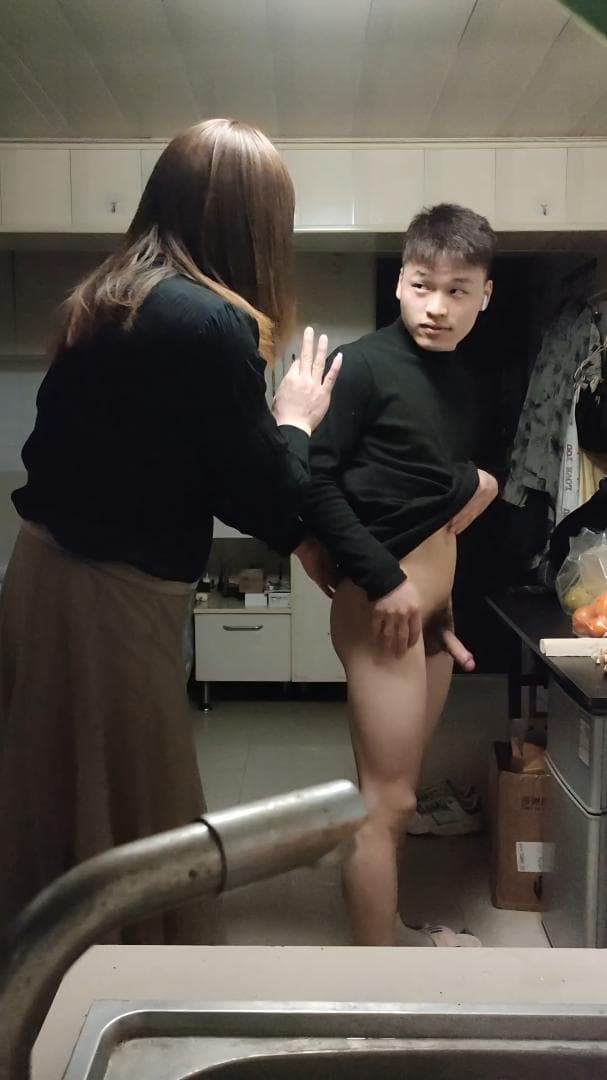 Sex Boy Hong sister sucks on a delicious dick