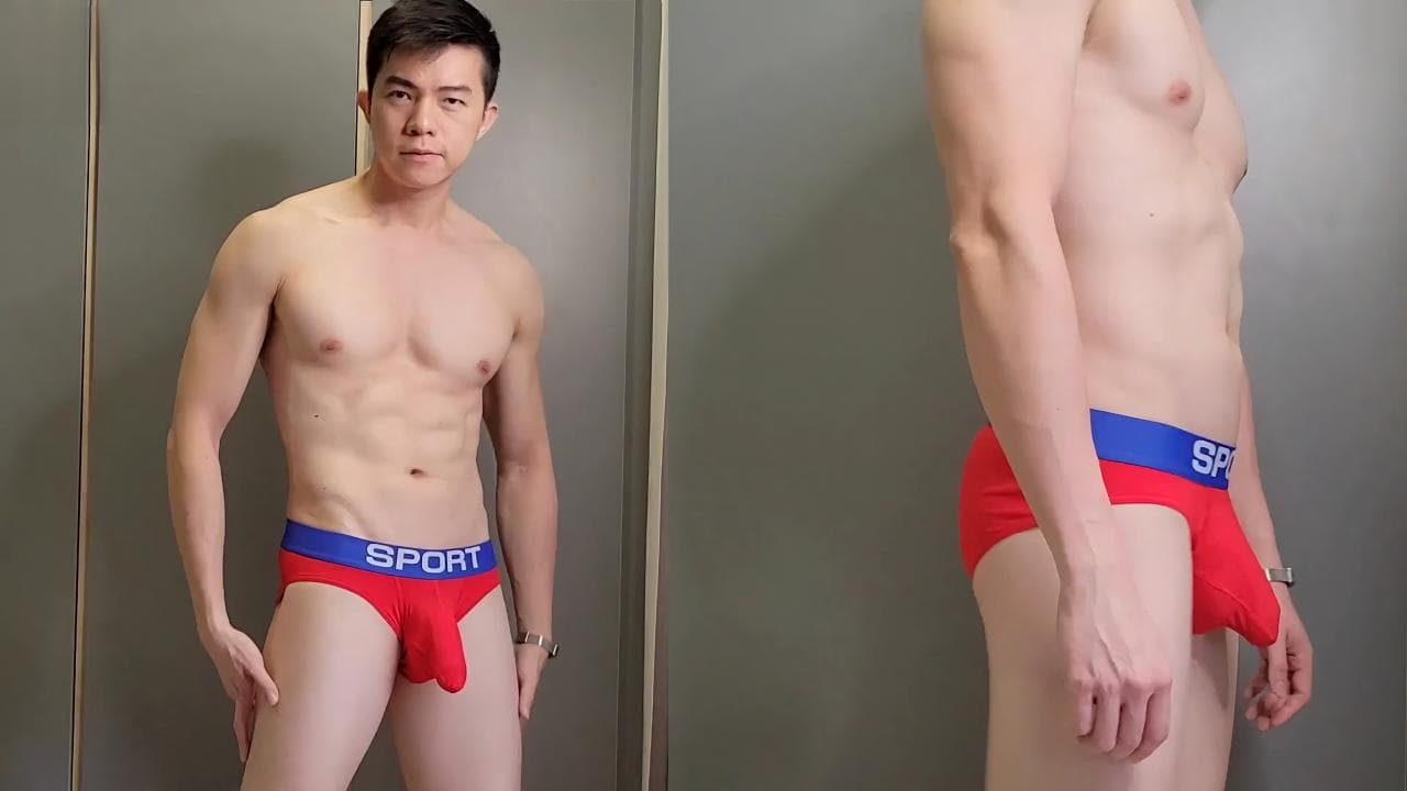  Trying on underwear with a handsome guy