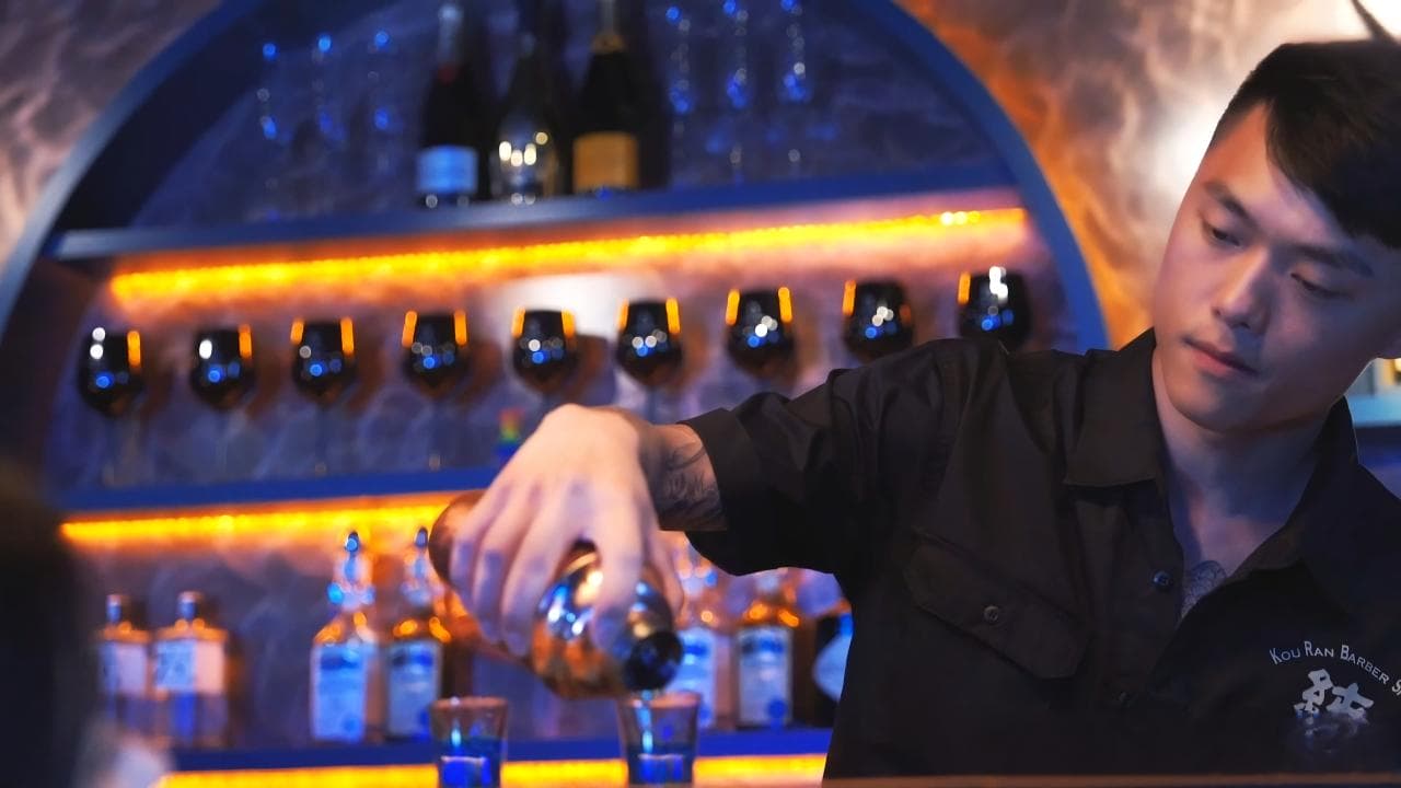  TEACHERPRAEW - MAKE LOVE WITH BARTENDER IN TAIWAN