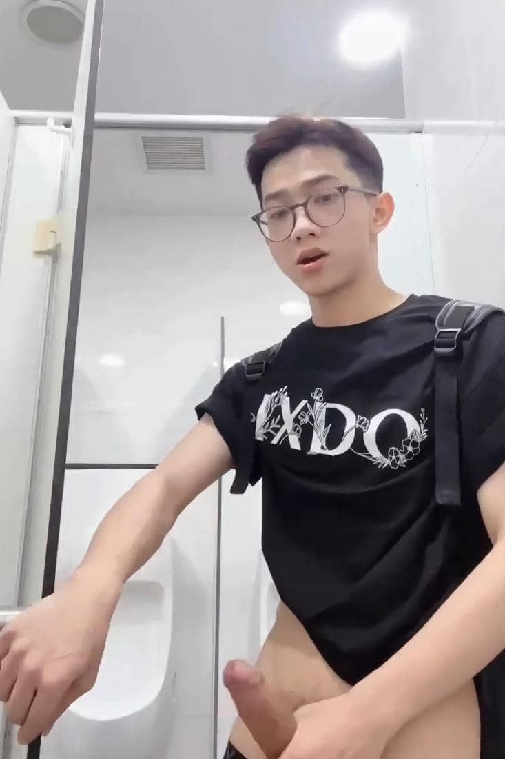 sex Ducal in toilet