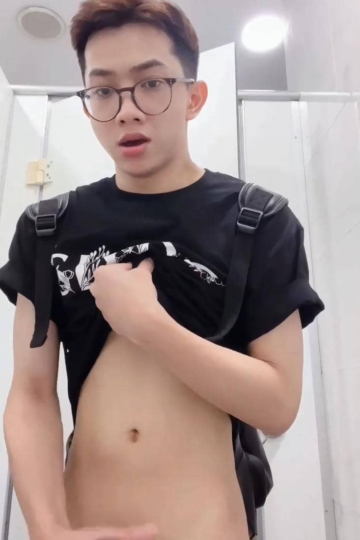 porn gay Ducal in toilet
