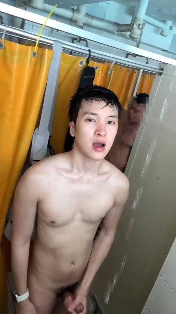  Handsome guy masturbating in the swimming pool bathroom