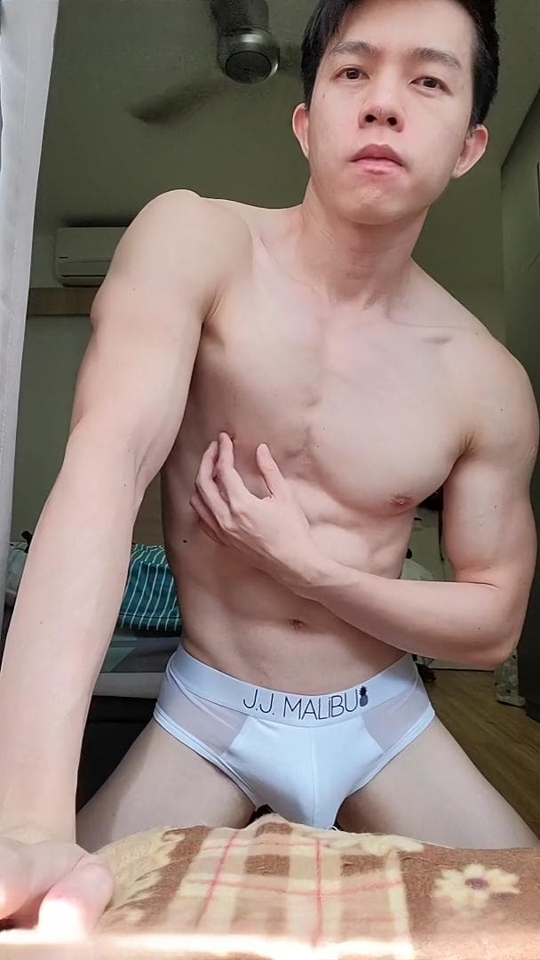  Chinese muscular guy masturbating