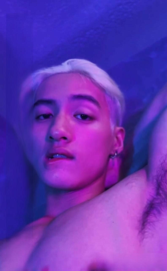 sex Đức Vương sục cu trong phòng tắm
