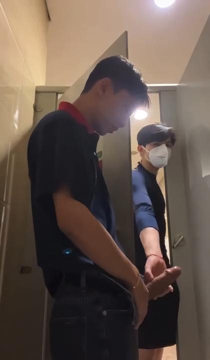 sex Ducal lần đầu cho trai đẹp bú cu uống tinh