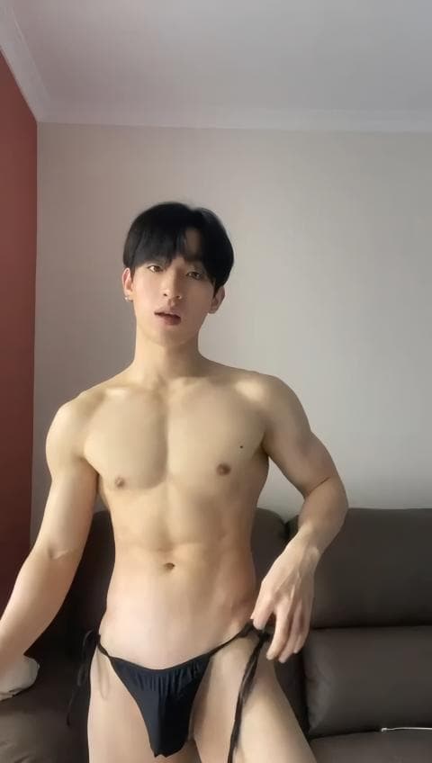  Hot korean muscle boy show dick