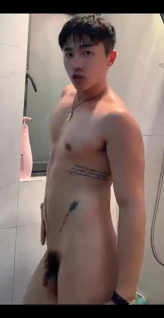 Sex Men Handsome Asian men dance naked in the bathroom