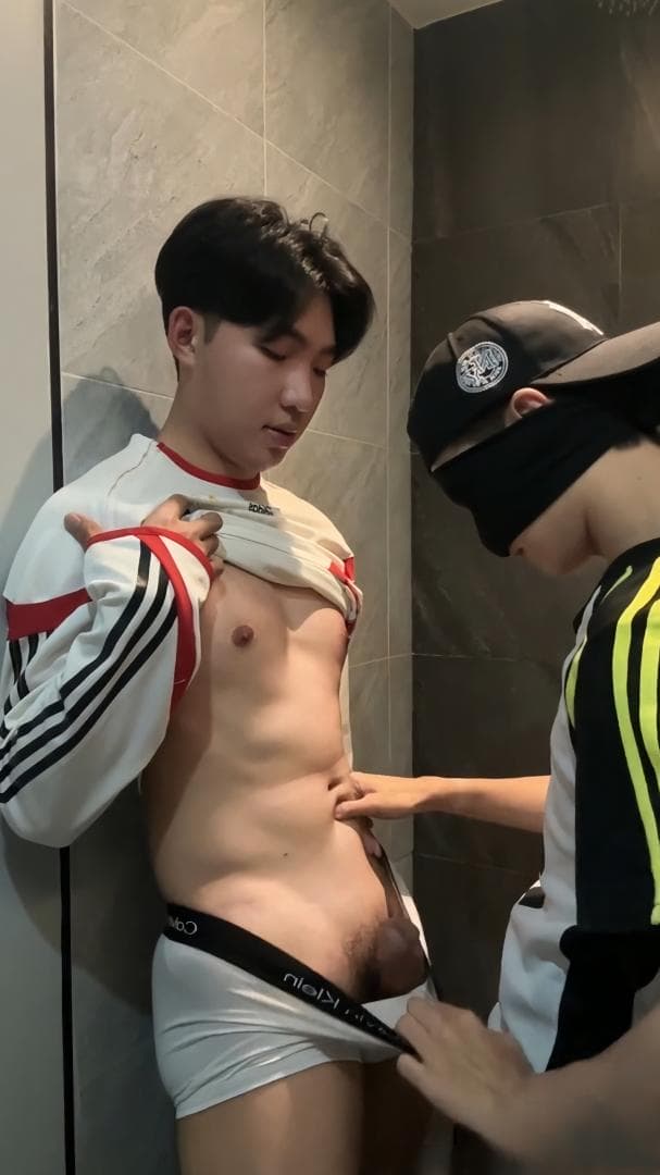  teetw_x - blowjob in the bathroom