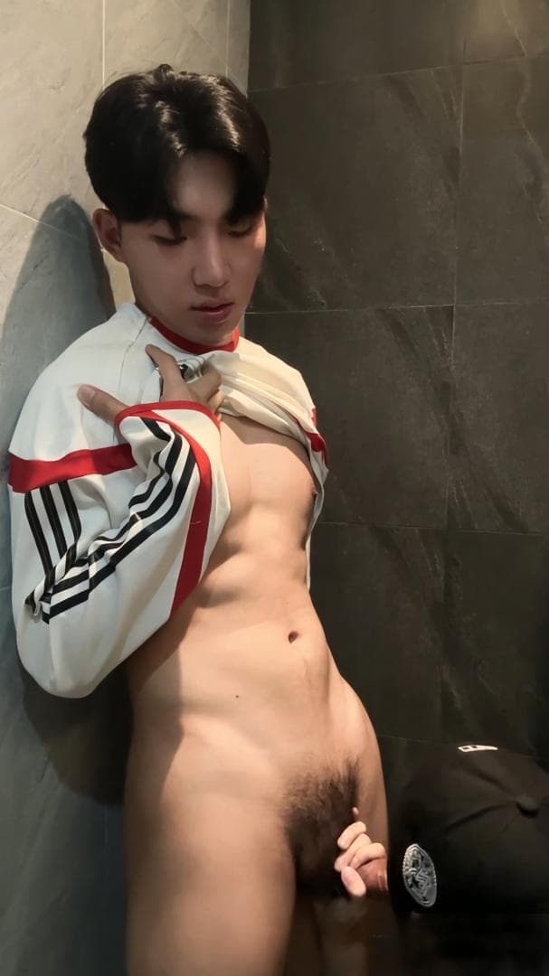 porn gay teetw_x - blowjob in the bathroom