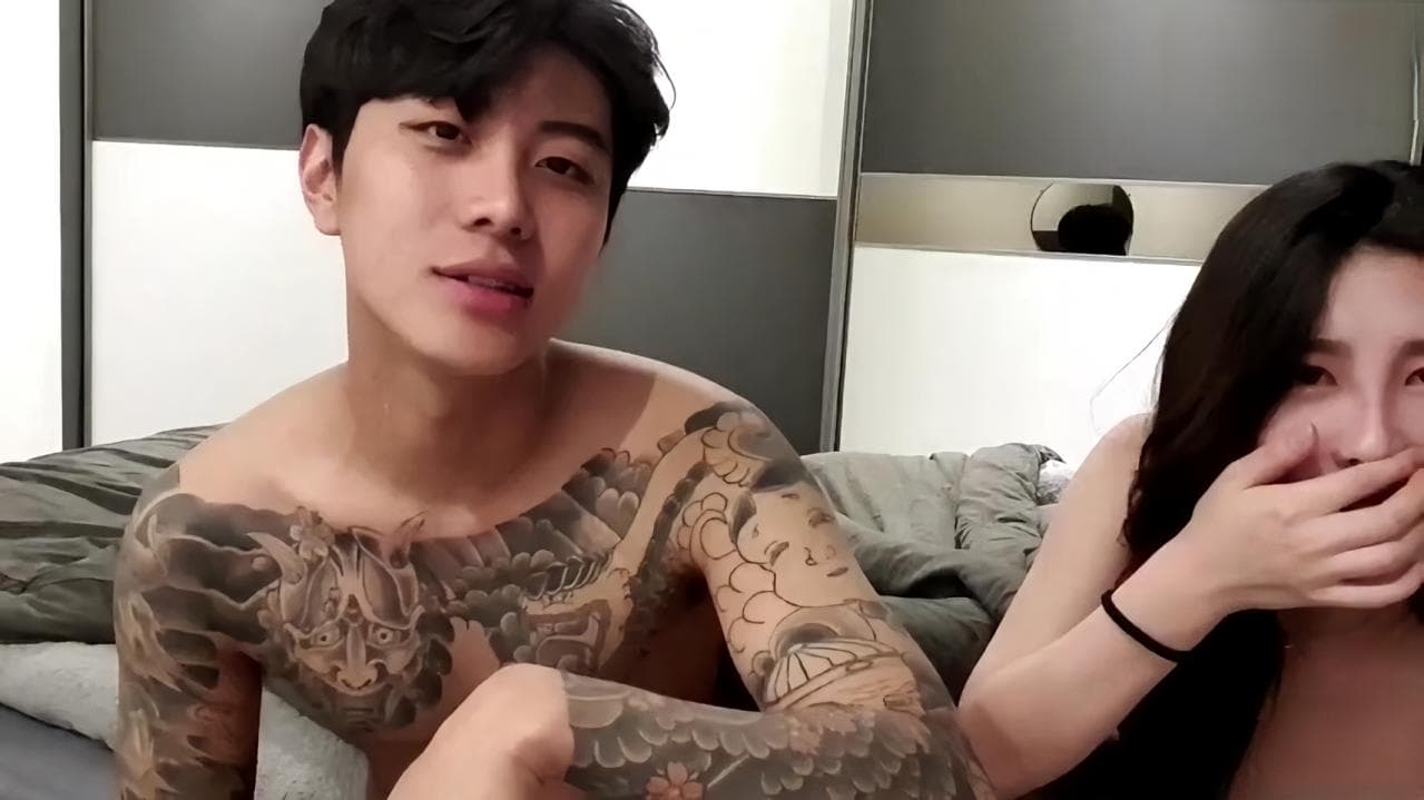 sex Norituhnet - Handsome Korean guy sucking breast