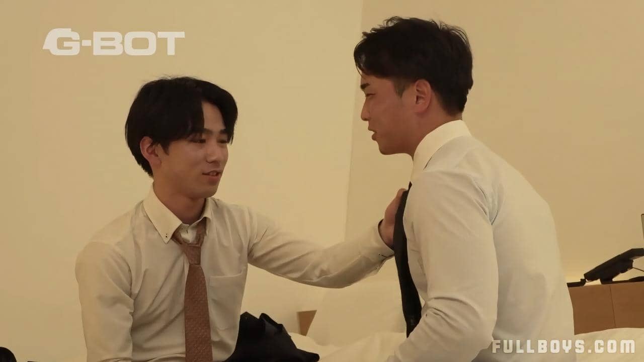  Làm tình với anh đồng nghiệp 6 múi